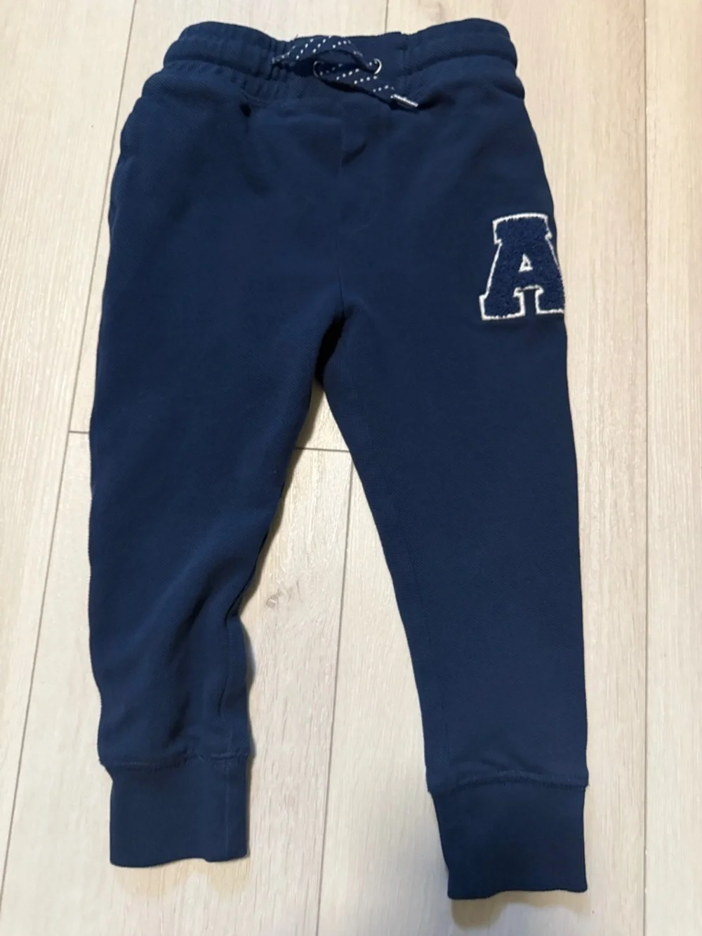 H & M Classic Kids Navy Sweatpants/Joggers with 'A' Patch size 3-4 with pockets